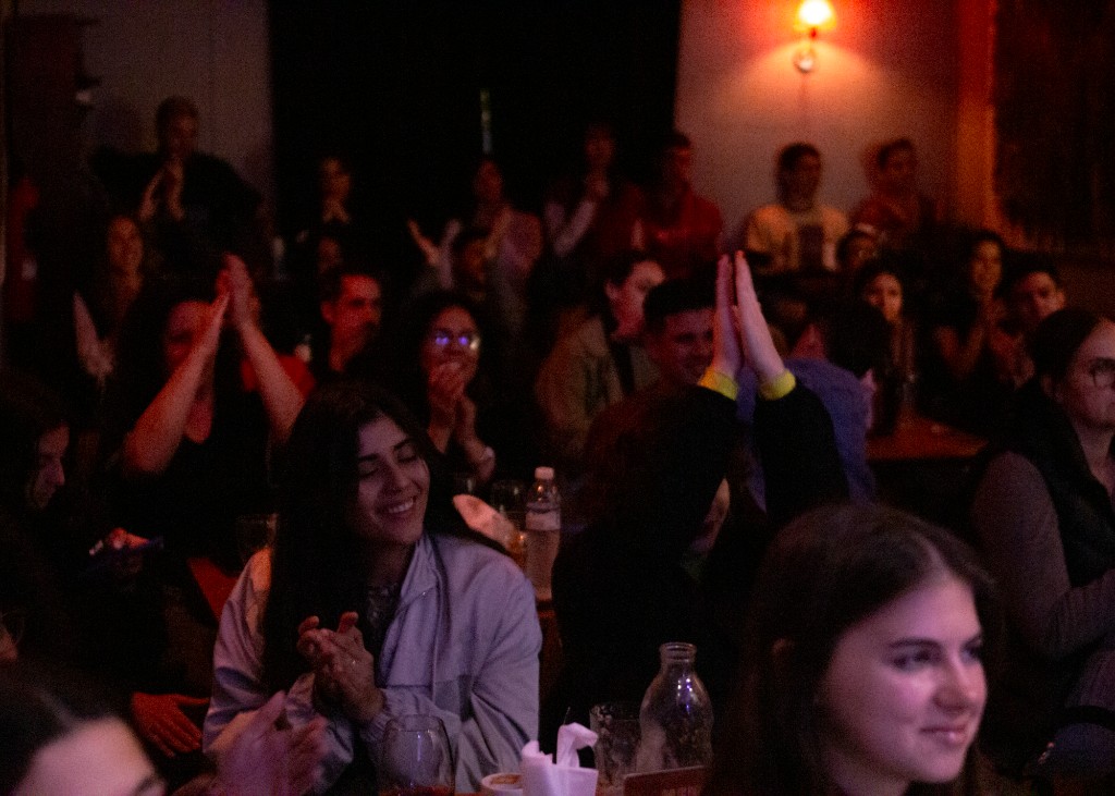Público aplaudiendo en CCNU